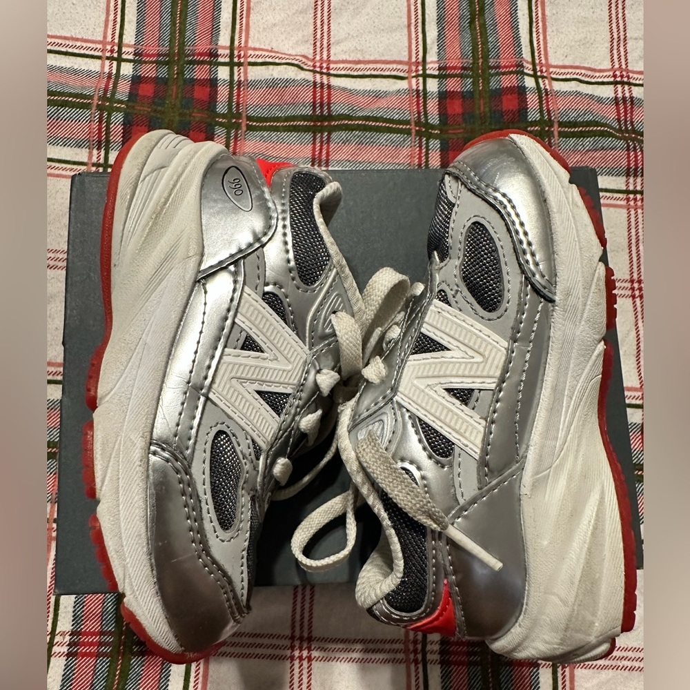 New Balance 990 V6